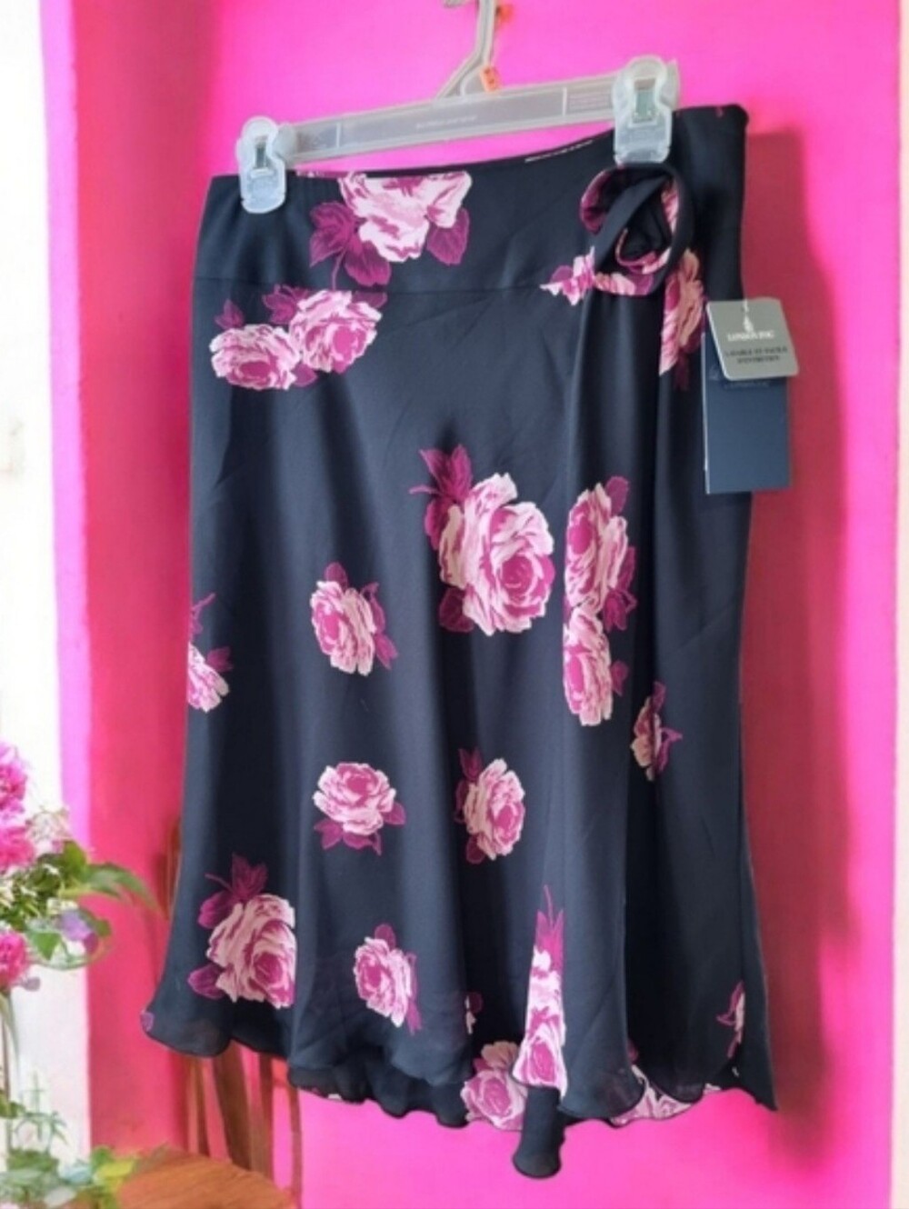 🆕️London Fog Limited Edition Black A-Line Lined Flowy Skirt with Pink Roses